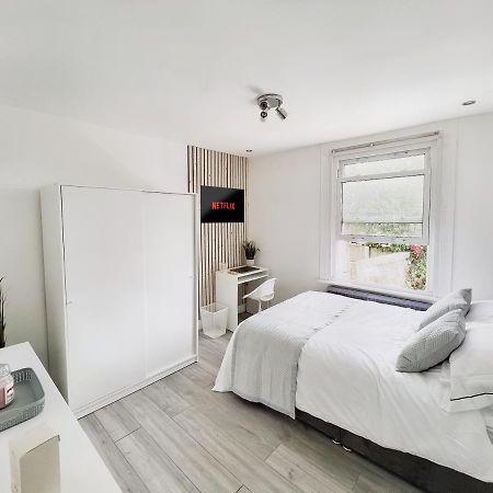 Modern Room In Centrally Located Apartment - Room 4 Londra Esterno foto