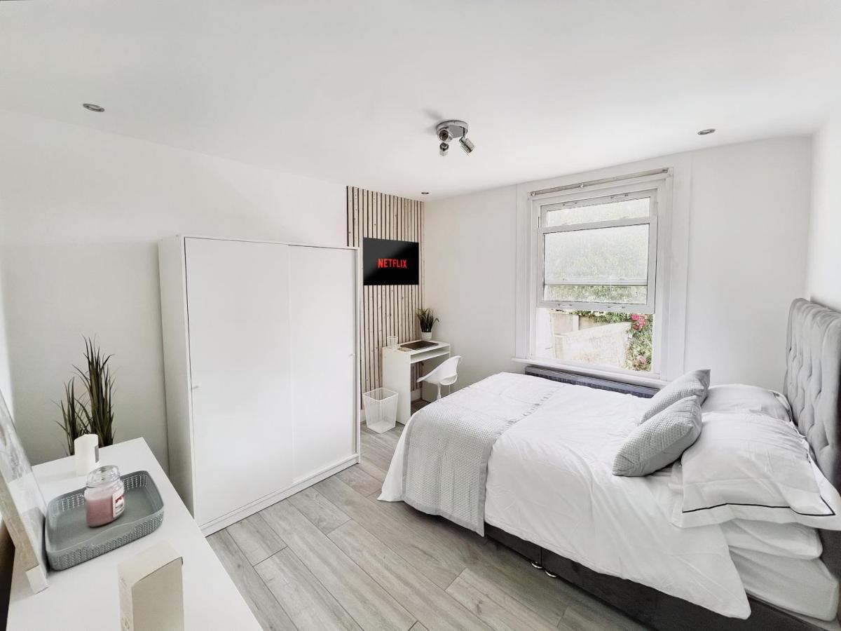Modern Room In Centrally Located Apartment - Room 4 Londra Esterno foto