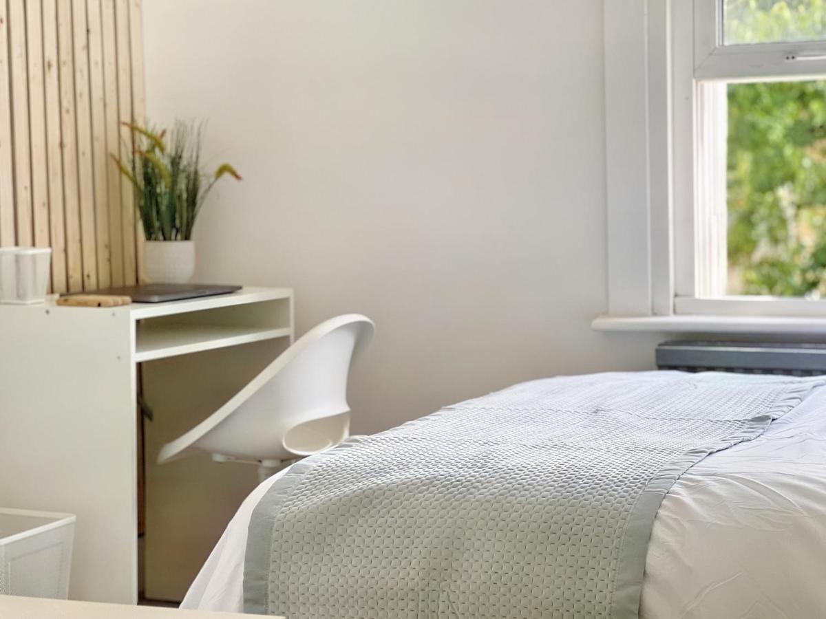 Modern Room In Centrally Located Apartment - Room 4 Londra Esterno foto